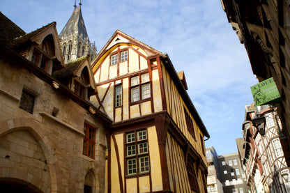 Luxurious 3-Day Minivan Tour: Discover D-Day Sites, Giverny, Honfleur, Rouen & Mont Saint-Michel