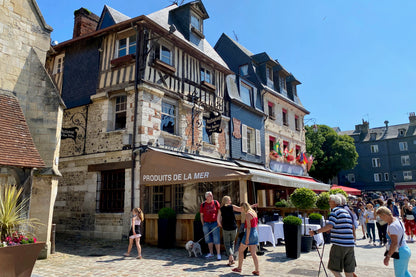 Luxurious 3-Day Minivan Tour: Discover D-Day Sites, Giverny, Honfleur, Rouen & Mont Saint-Michel