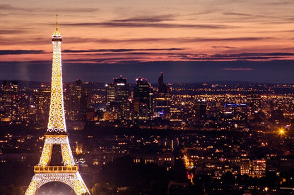 Exclusive Paris After-Dark Tour: Seine River Cruise and Hotel Pickup by Minivan