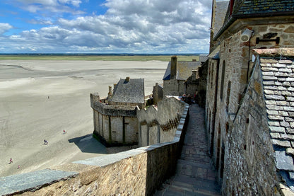 Luxurious 3-Day Minivan Tour: Discover D-Day Sites, Giverny, Honfleur, Rouen & Mont Saint-Michel