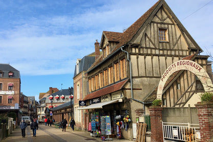 Discover Castles of Normandy, Brittany, and the Loire Valley: A 3-Day Minivan Adventure from Paris