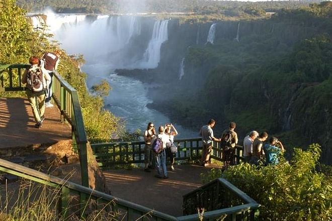 Exclusive Gran Meliá Iguazú Tour: Discover Iguassu Falls from Brazil, Explore the Bird Park and Embark on the Macuco Safari