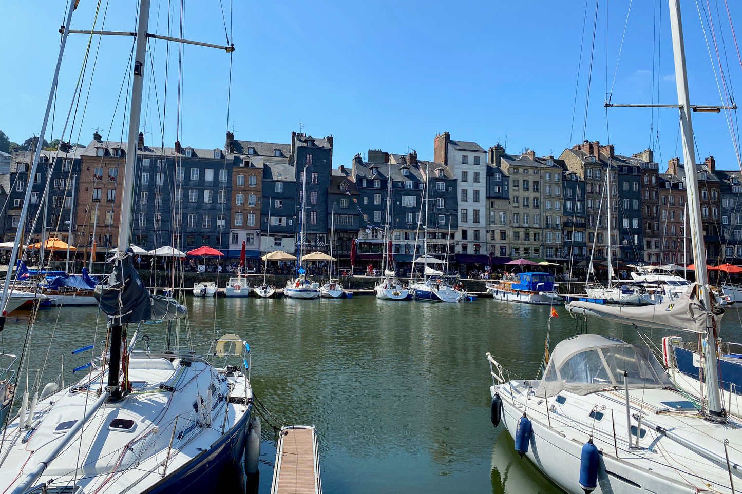 Luxurious 3-Day Minivan Tour: Discover D-Day Sites, Giverny, Honfleur, Rouen & Mont Saint-Michel