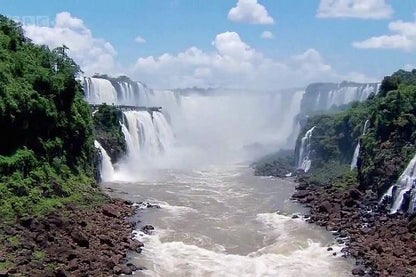 Exclusive Gran Meliá Iguazú Tour: Discover Iguassu Falls from Brazil, Explore the Bird Park and Embark on the Macuco Safari