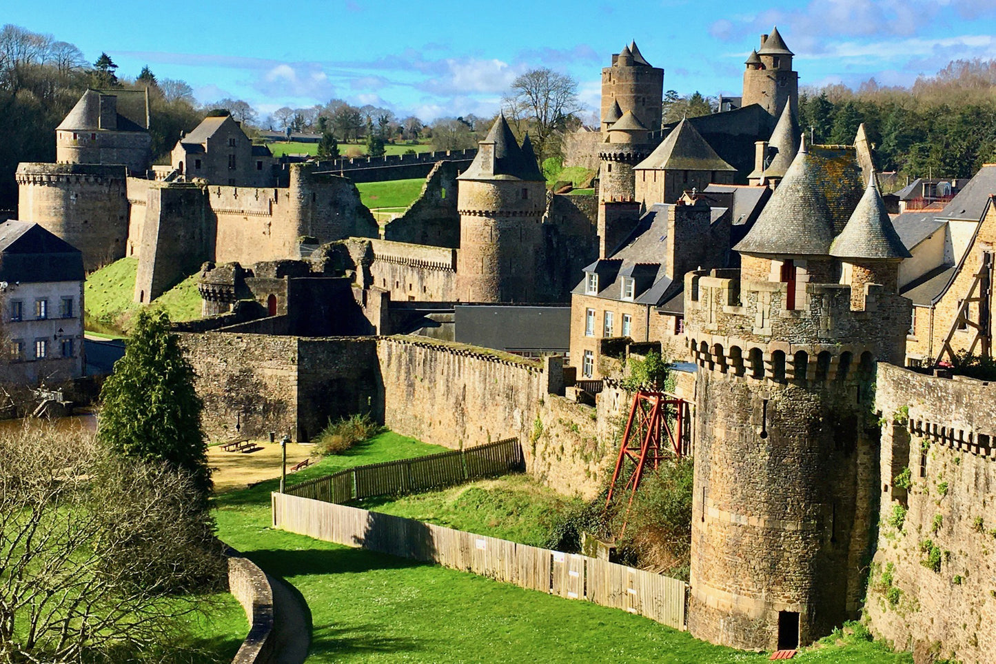 Discover Castles of Normandy, Brittany, and the Loire Valley: A 3-Day Minivan Adventure from Paris