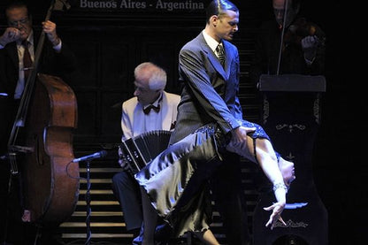 Discover Buenos Aires Tango: La Ventana Show and Optional Dinner Experience