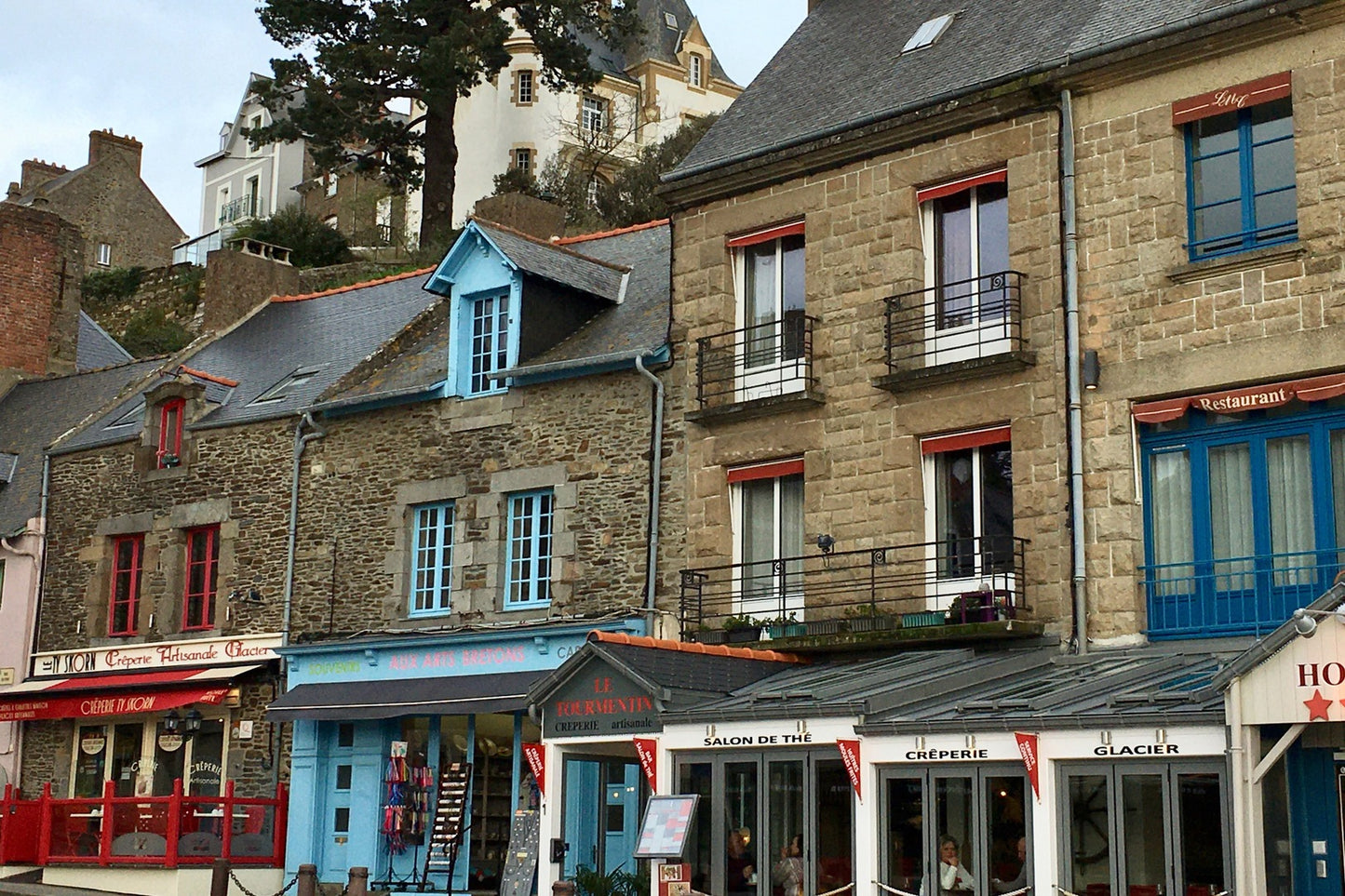 Luxurious 3-Day Minivan Tour: Discover D-Day Sites, Giverny, Honfleur, Rouen & Mont Saint-Michel