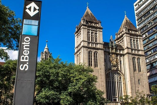 Explore Sao Paulo's Iconic Landmarks via Subway: Private Tour of Paulista Avenue, Downtown, and Luz Station