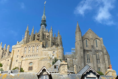 Luxurious 3-Day Minivan Tour: Discover D-Day Sites, Giverny, Honfleur, Rouen & Mont Saint-Michel