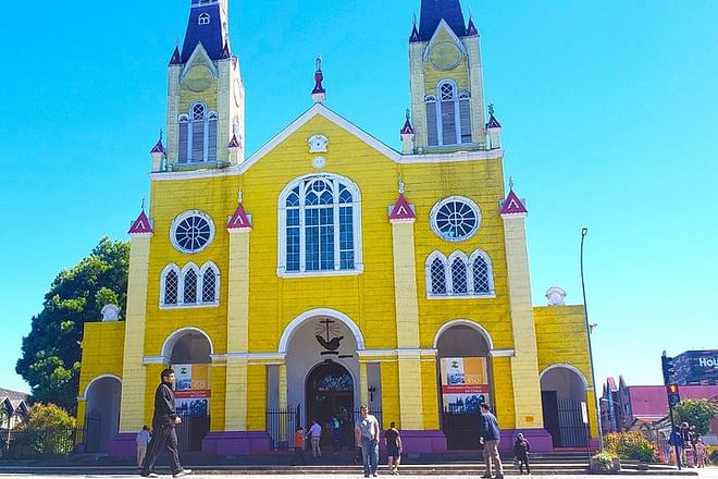 Deluxe Chiloe Island Experience: Full-Day Exploration of Castro and Dalcahue